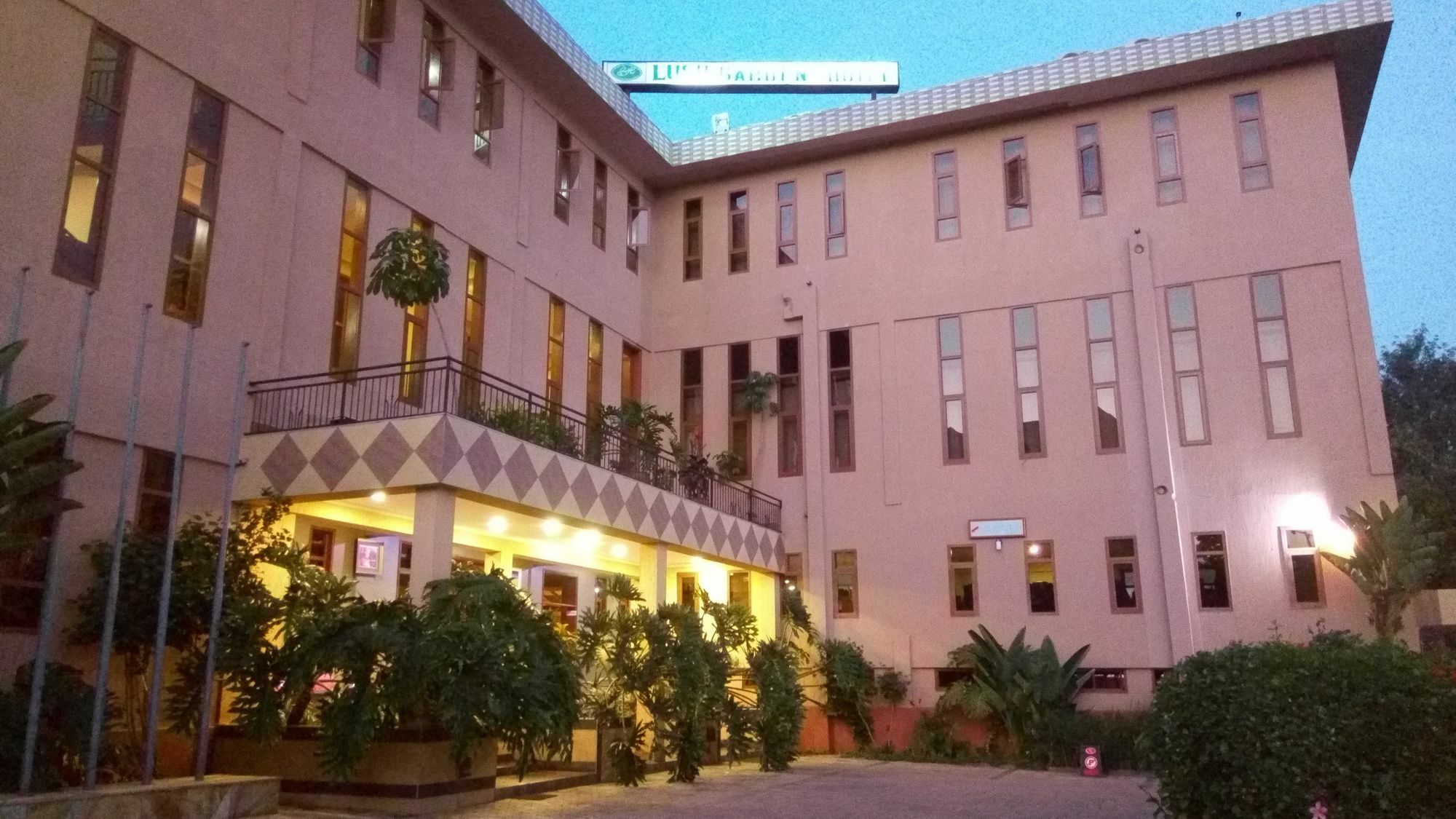 ארושה Lush Garden Hotel מראה חיצוני תמונה